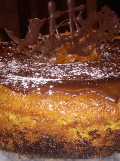 Una foto de Cheesecake de dulce de leche con cubierta de chocolate