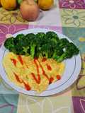 Omelet + brokoli rebus (350 kalori)