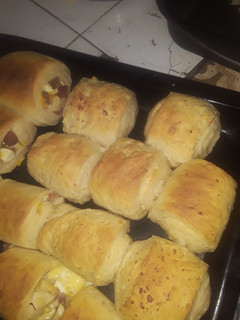 Una foto de Pan casero relleno de jamón y queso