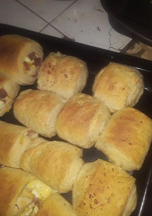 Una foto de Pan casero relleno de jamón y queso
