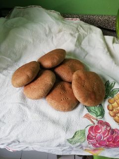 Una foto de Pan de harina integral, blanca y de linaza