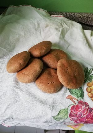 Una foto de Pan de harina integral, blanca y de linaza