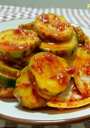 Hình của món Nộm Dưa Chuột 오이무침.