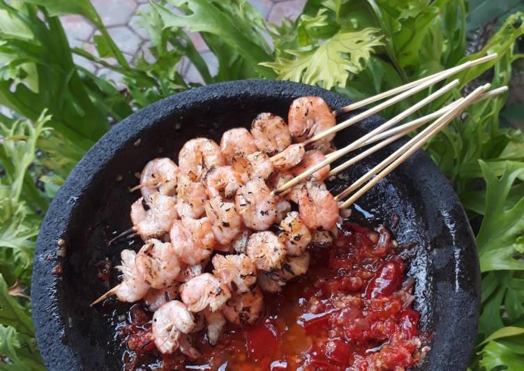 Sate udang cocol sambal