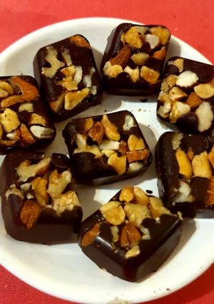 Una foto de Bocaditos de chocolate y frutos secos