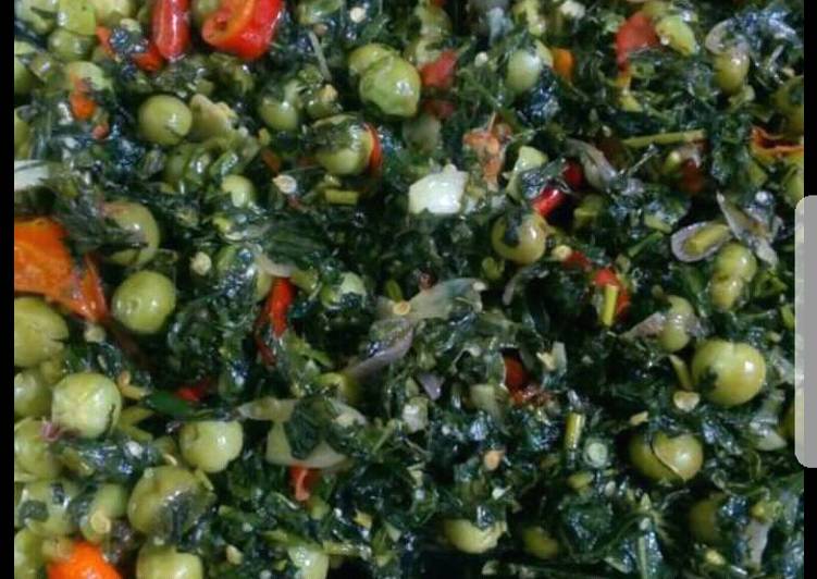 Resep Oseng daun singkong,leunca pedas, Enak Banget