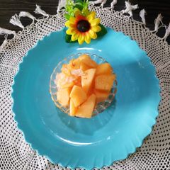 A picture of Muskmelon cubes dessert (Sakkarteti no pado).