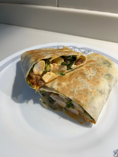Una foto de Wrap de pollo con mozzarella y chorizo