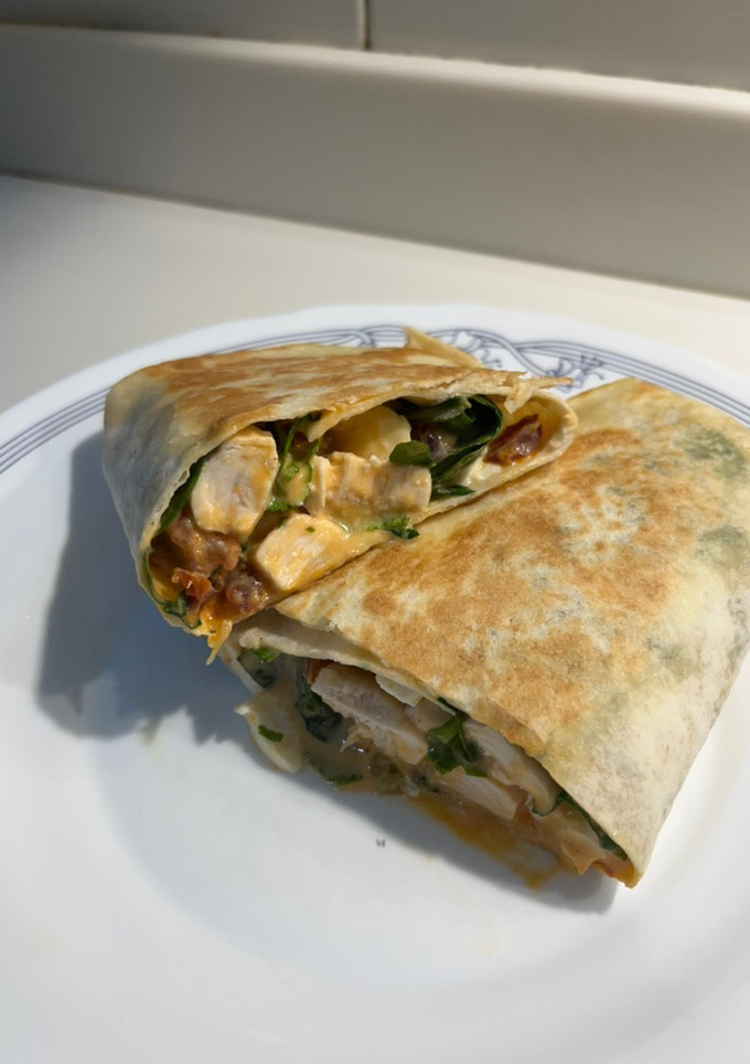 Una foto de Wrap de pollo con mozzarella y chorizo