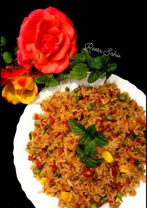 वेजिटेबल फ्राइड राइस (Vegetable fried rice recipe in Hindi) रेसिपी मुख्य फोटो