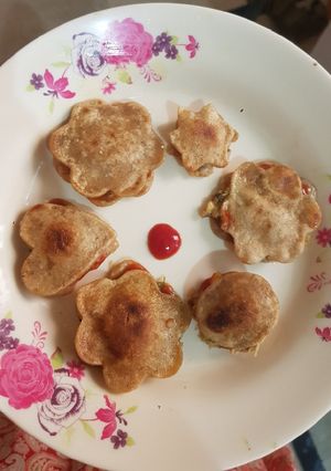 A picture of Shami cheese filled mini parathas.