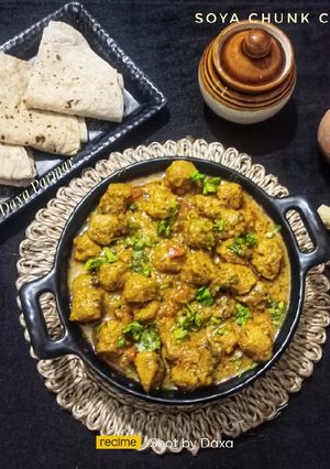 A picture of Soya Chunk Curry Masala.