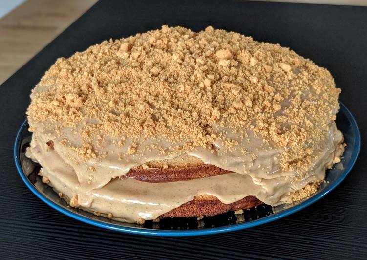 Bolo de banana com biscoito de gengibre vegano