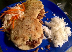 Una foto de Arepa rellena de picadillo agridulce estilo coreano