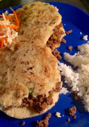 Una foto de Arepa rellena de picadillo agridulce estilo coreano