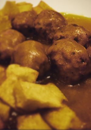 Una foto de Albóndigas en salsa de cebolla y modena