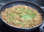 Une photo de poulet moutarde