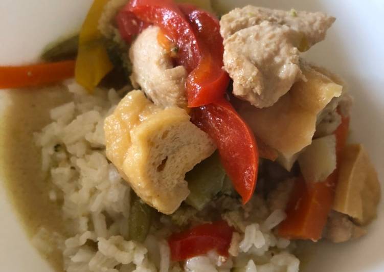 Bagaimana Menyiapkan Chicken thai green curry Anti Gagal