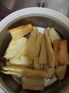 A picture of Deep fried cassava.