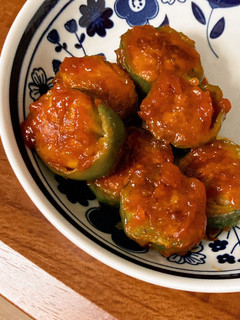 A picture of Stuffed Bell Peppers with Ketchup.