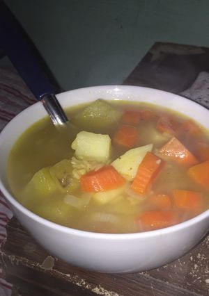 Una foto de Sopa de verduras SÚPER FACIL