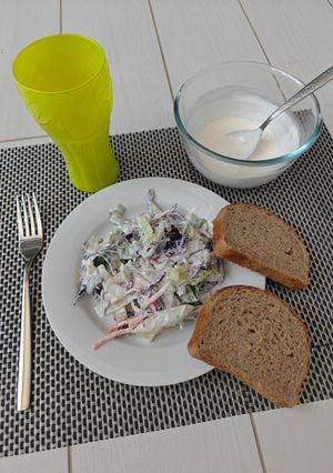 Mediterrán joghurtos salátamix recept fotója