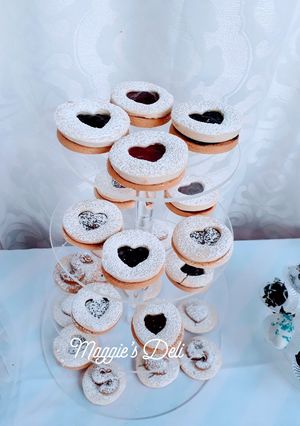 Una foto de Alfajores rellenos de mermelada