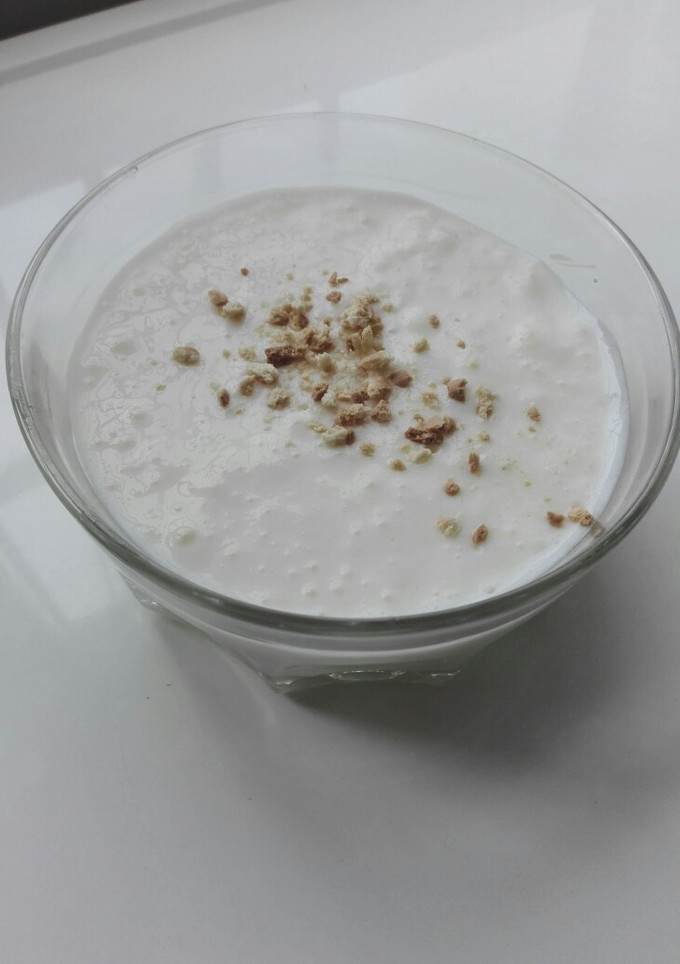 Una foto de Mousse de limón con crujiente😋