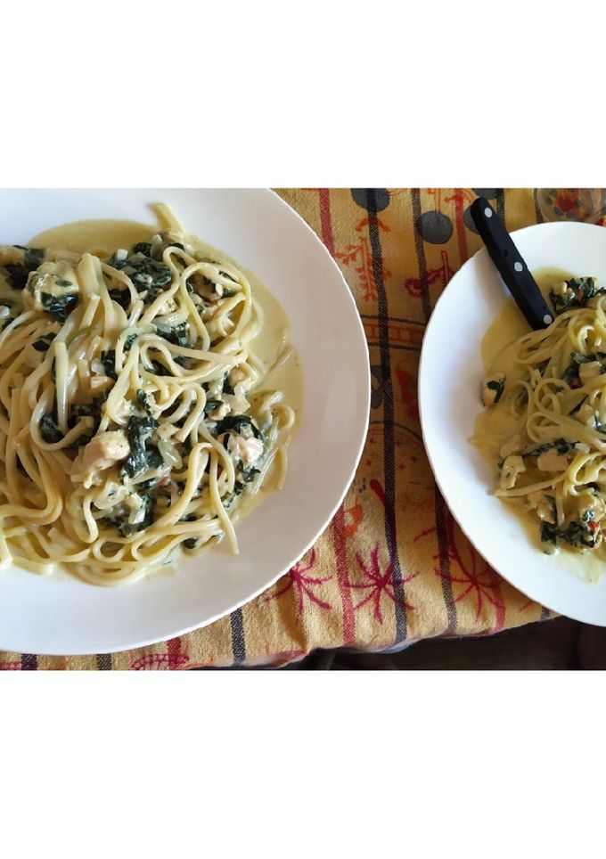 Una foto de Pasta con verduras y pollo a la crema