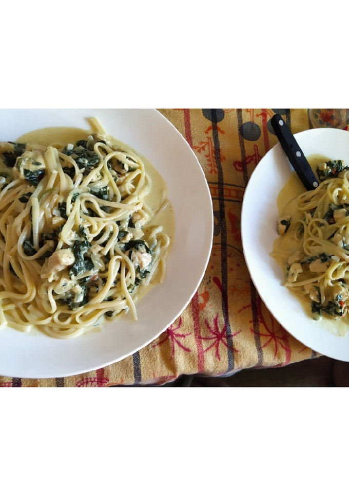 Una foto de Pasta con verduras y pollo a la crema