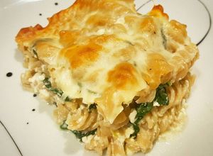 Bébispenótos-túrós rakott fusilli recept fotója