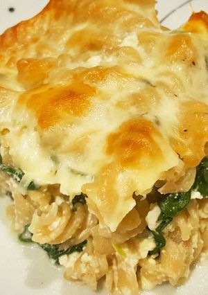 Bébispenótos-túrós rakott fusilli recept fotója