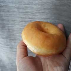 Donat empuk dengan white ring রেসিপির প্রধান ছবি