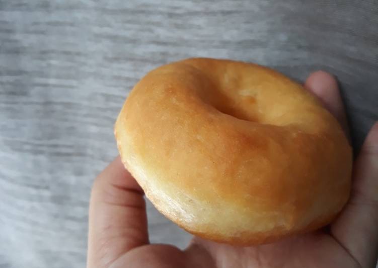 Donat empuk dengan white ring