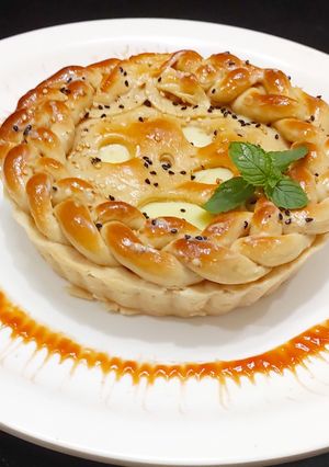 A picture of Veg bread pie.