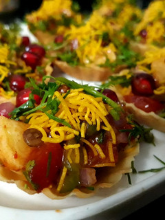 A picture of Canapes Chaat.