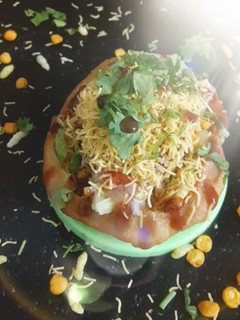 કચોરી ચાટ(Kachori Chaat Recipe in Gujarati) રેસીપી મુખ્ય ફોટો