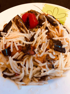 Una foto de Fideos de arroz con vegetales horneados, pasta apta celiacos!
