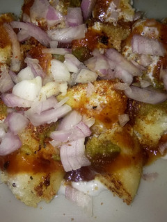 A picture of Idli chat.
