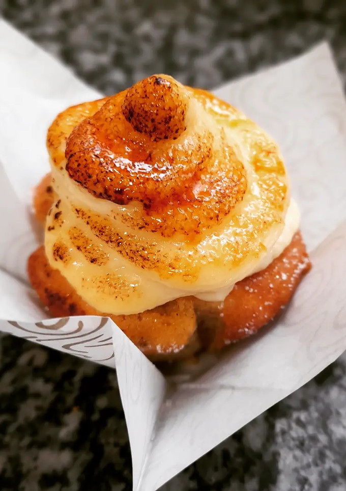 Una foto de Muffin de manzana, pasas y canela con crema ¡sin gluten!