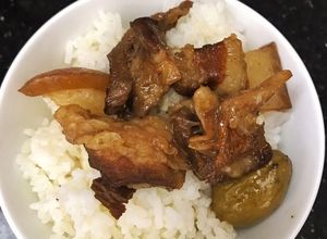 Hình của món Thịt kho trám xanh.