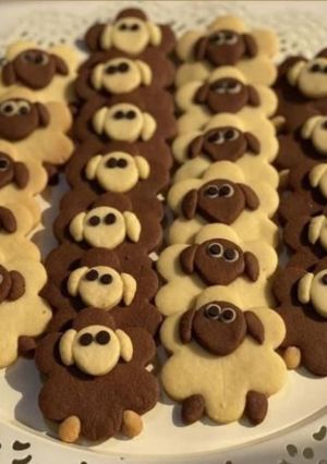 A picture of Sheep-Shaped Cookies.