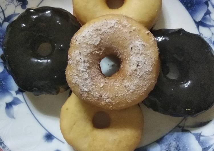 Eggless chocolate doughnuts