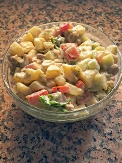 Una foto de Ensalada con salsa de yogur
