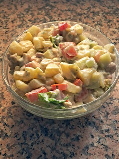 Una foto de Ensalada con salsa de yogur