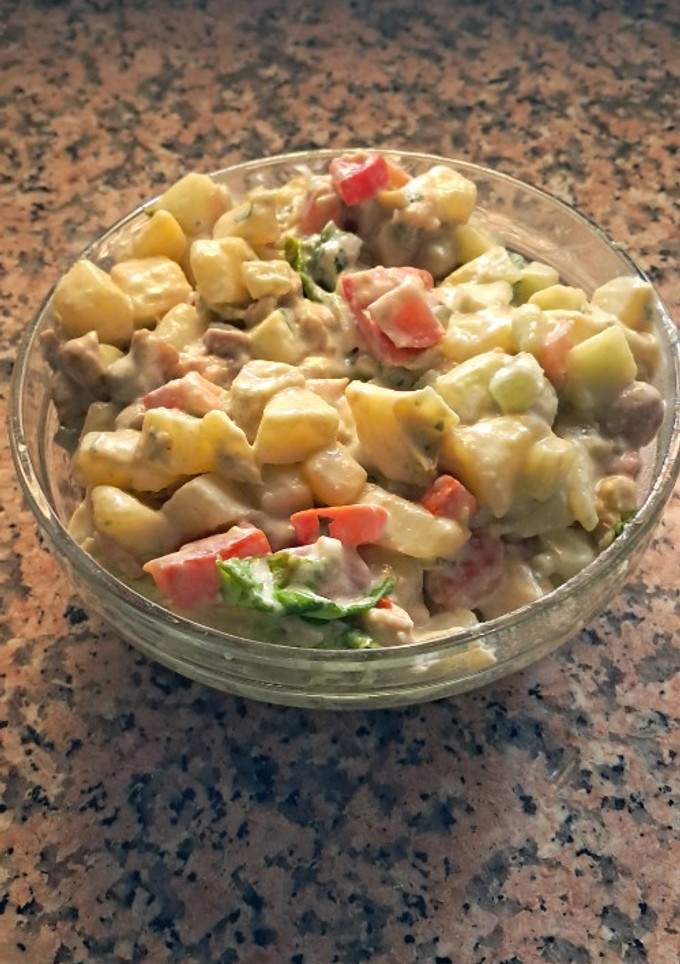 Una foto de Ensalada con salsa de yogur