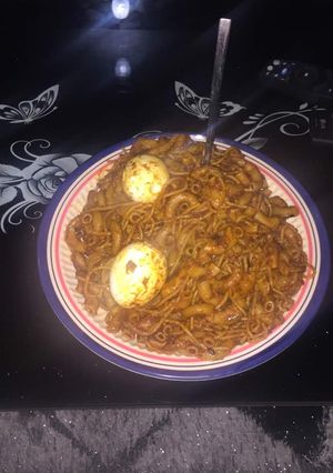 A picture of Pepper spag and macaroni with boiled eggs.