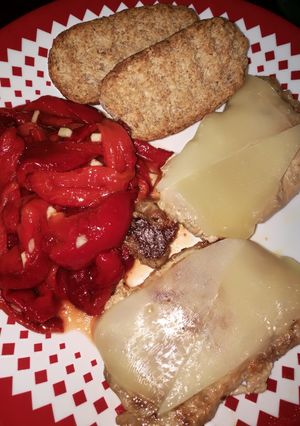 Foto principal de Lomo con queso y pimientos asados