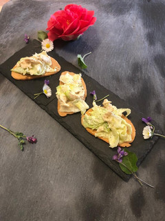 Foto di Antipasto...insalata di polloSu crostino dorato #iorestoacasa