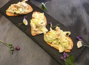 Foto di Antipasto...insalata di polloSu crostino dorato #iorestoacasa